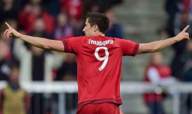  莱万多夫斯基蝉联德甲金靴三度获奖  