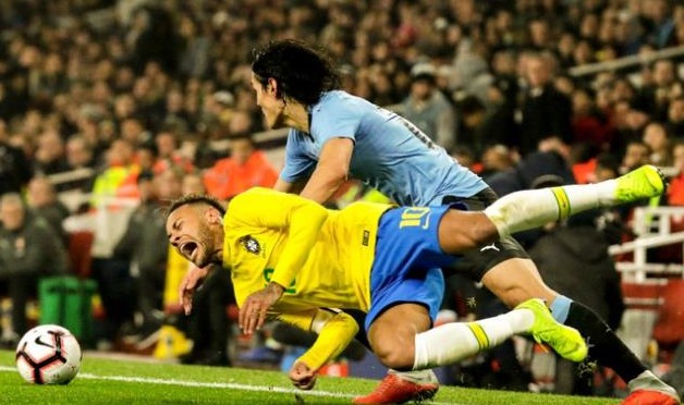  都灵德比战平局收场双方球迷爆发冲突  