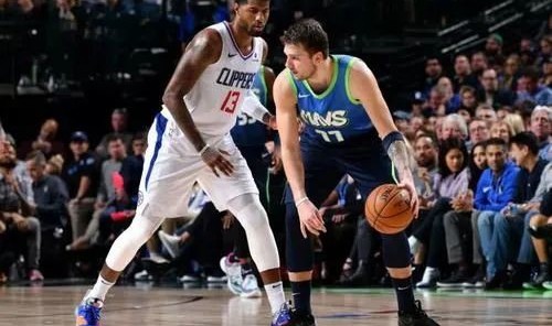  东契奇超远三分绝杀独行侠险胜雷霆斩获五连胜